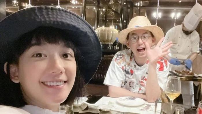 黄子佼和妻子孟耿如(左)资料图图自台湾三立新闻网